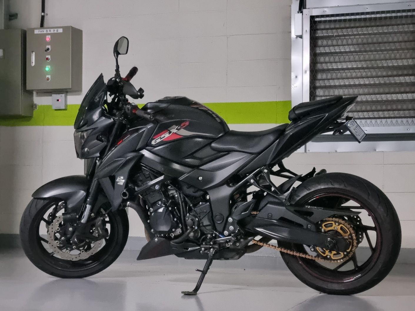 스즈키 GSX S 750 thumb 2