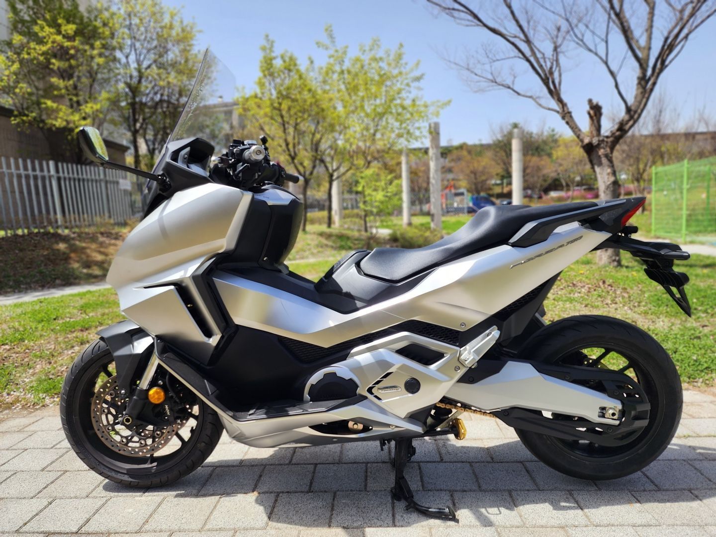 혼다 포르자 750 thumb 2