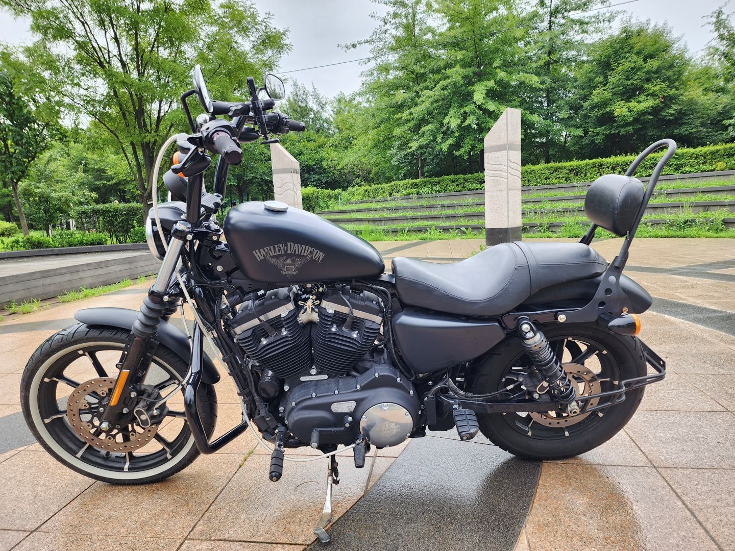 할리데이비슨 아이언 883 thumb 2