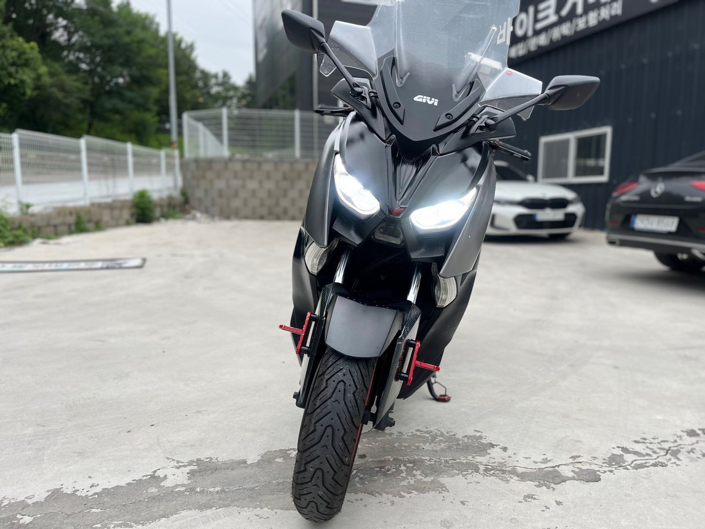 야마하 XMAX 300 ABS thumb 2