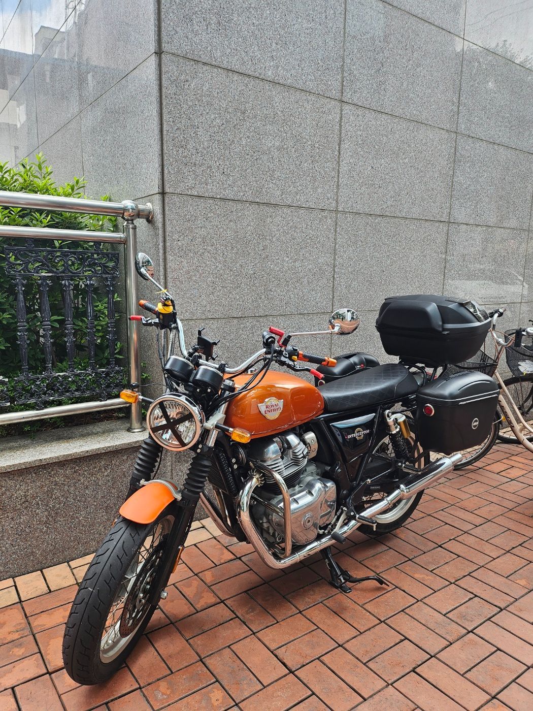 로얄엔필드 인터셉터 650 thumb 2