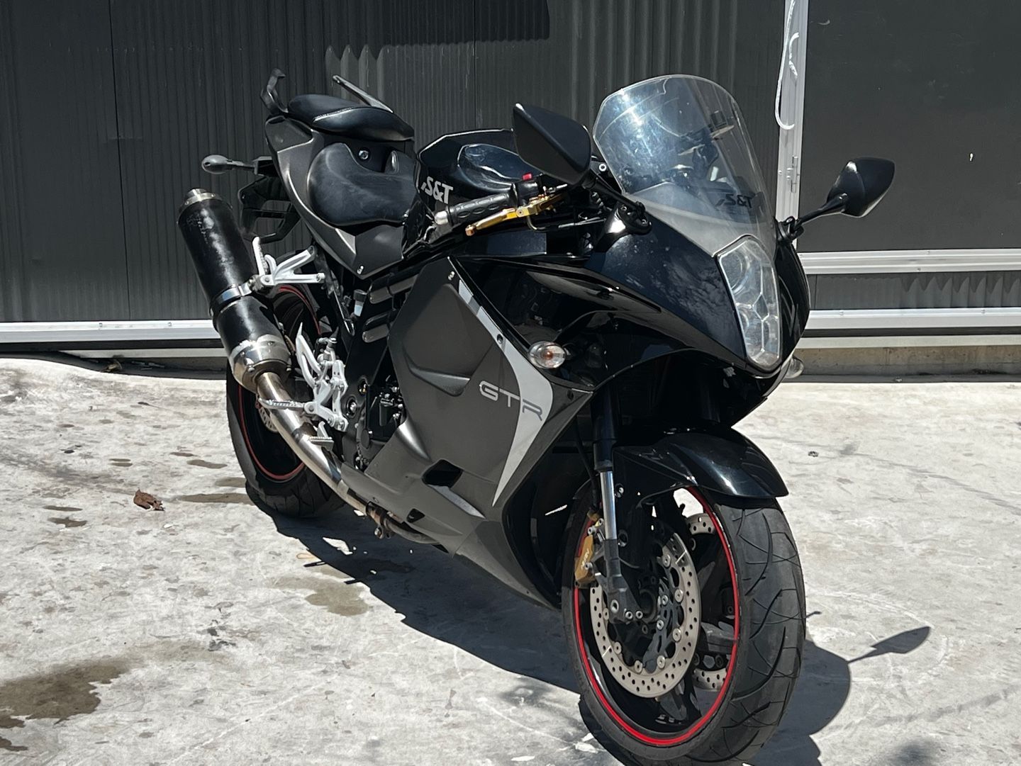 KR모터스 코멧 650 R more