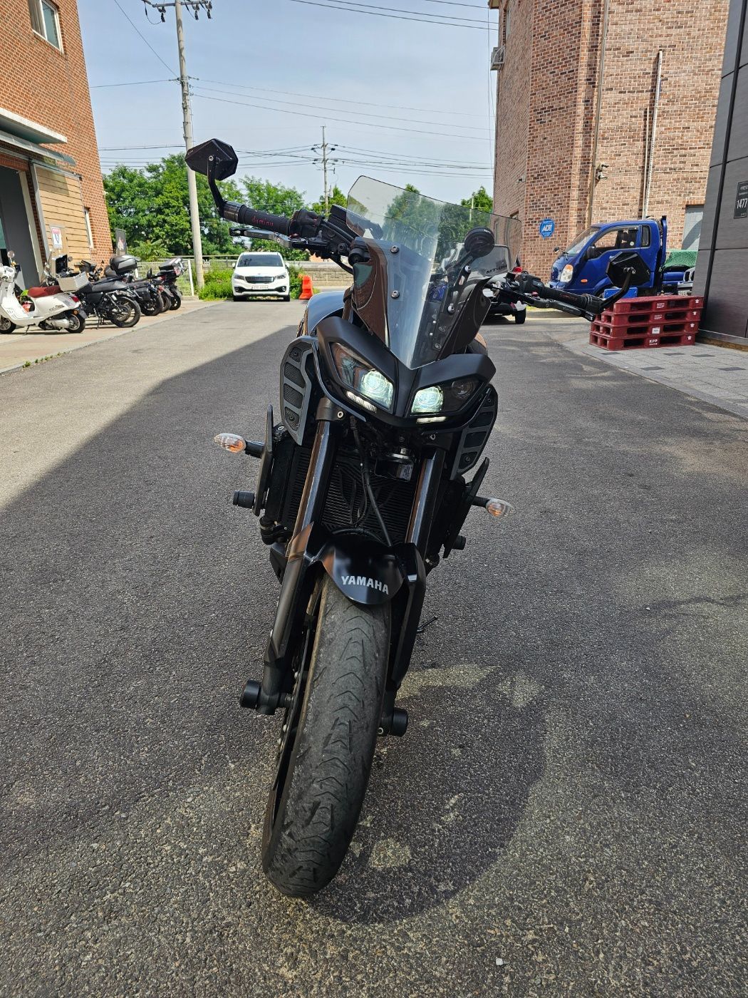 야마하 MT 09 thumb 2