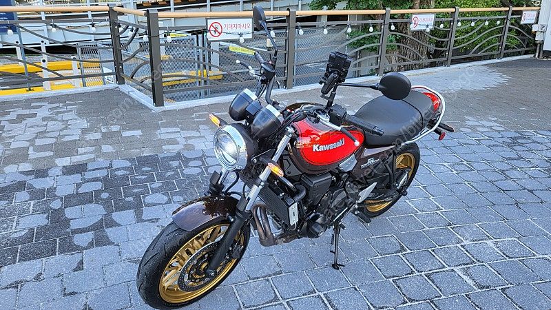 가와사키 Z 650 RS thumb 2