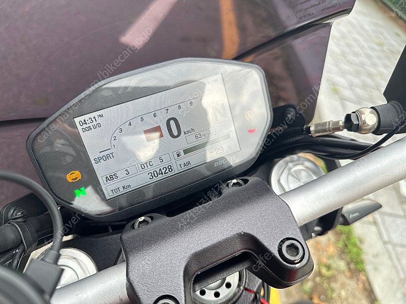 두카티 몬스터 821 more