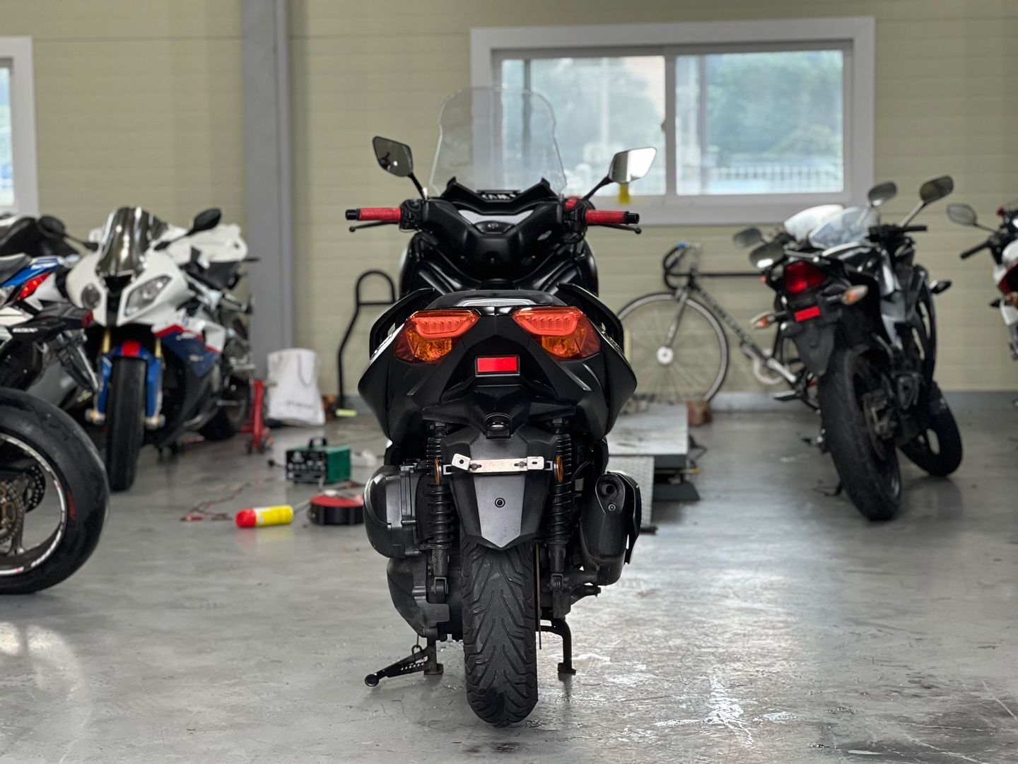 야마하 XMAX 300 ABS thumb 2