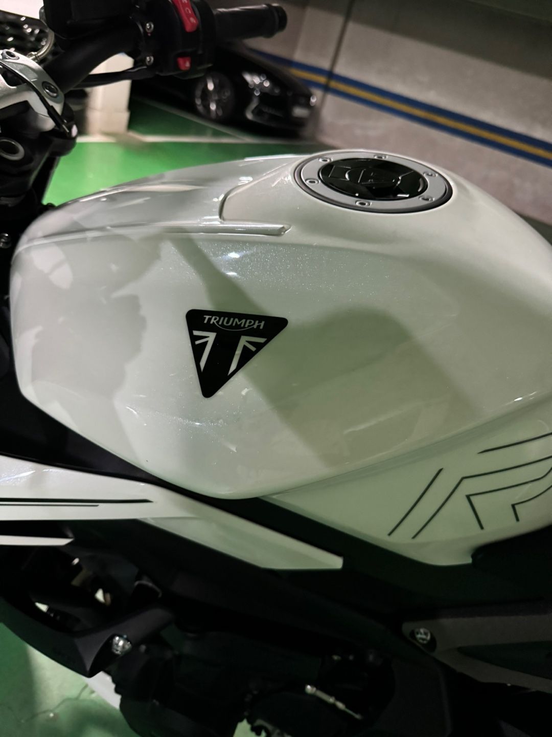 트라이엄프 스트리트 트리플 RS thumb 2