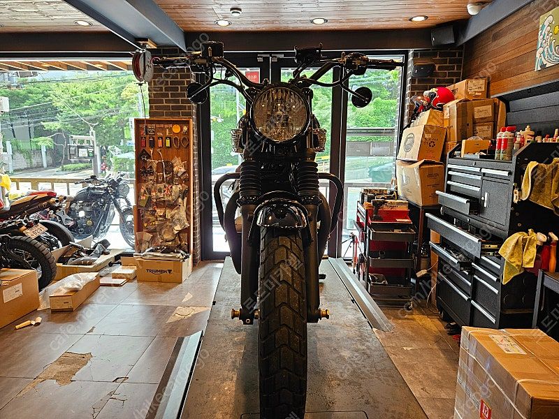 트라이엄프 본네빌 T120 more