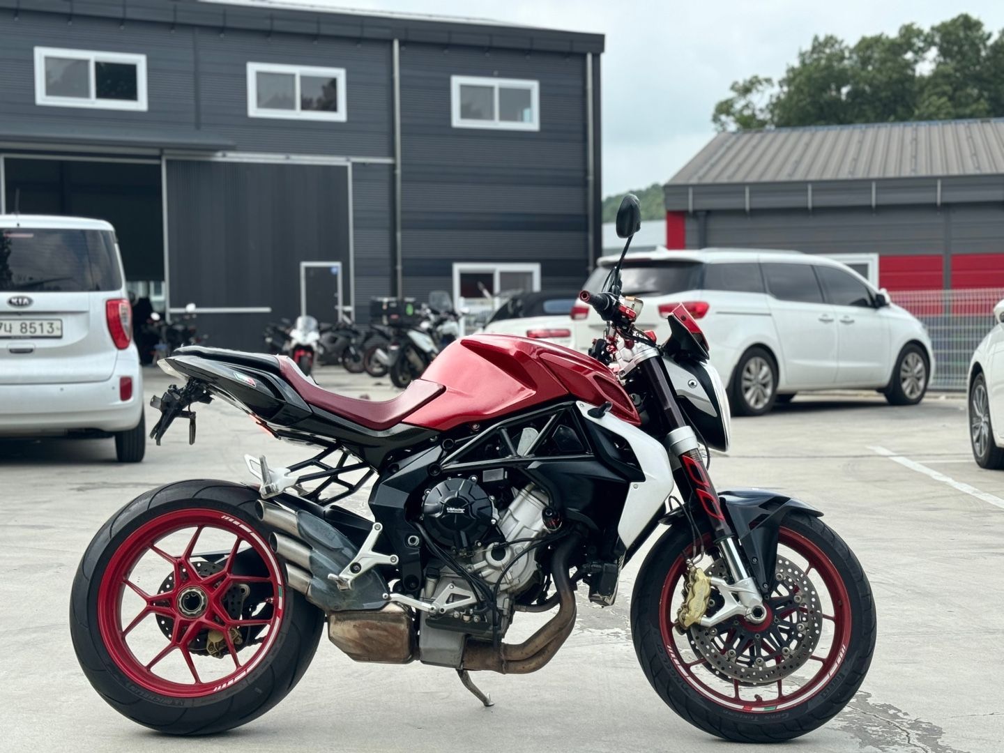 MV아구스타 브루탈레 675 more