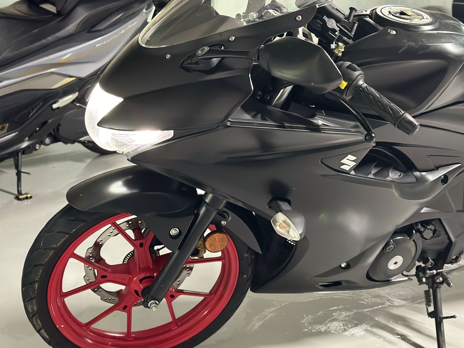 스즈키 GSX R 125 ABS thumb 2