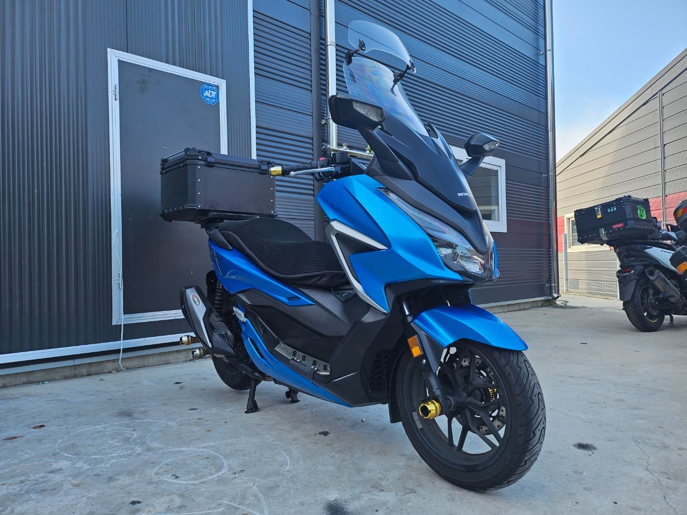 혼다 포르자 350 more