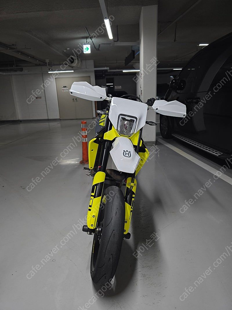 허스크바나 701 슈퍼모토 main