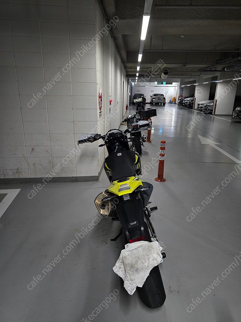 허스크바나 701 슈퍼모토 more