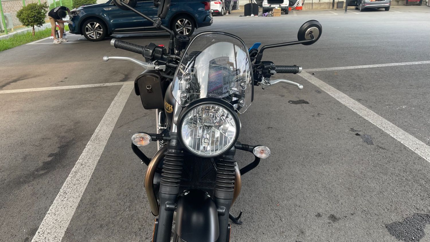 트라이엄프 스트리트 트윈 900 thumb 2