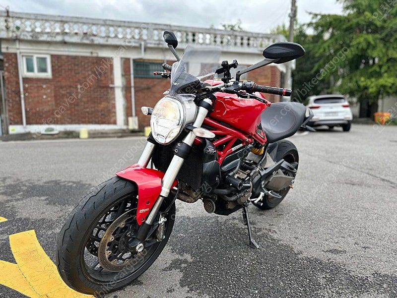 두카티 몬스터 821 more