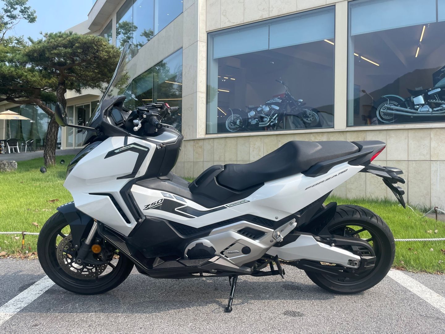 혼다 포르자 750 thumb 2