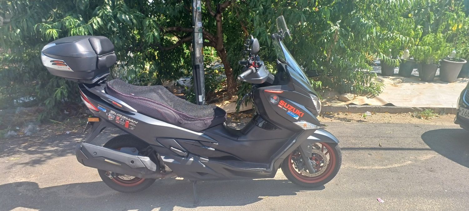 스즈키 버그만 400 more