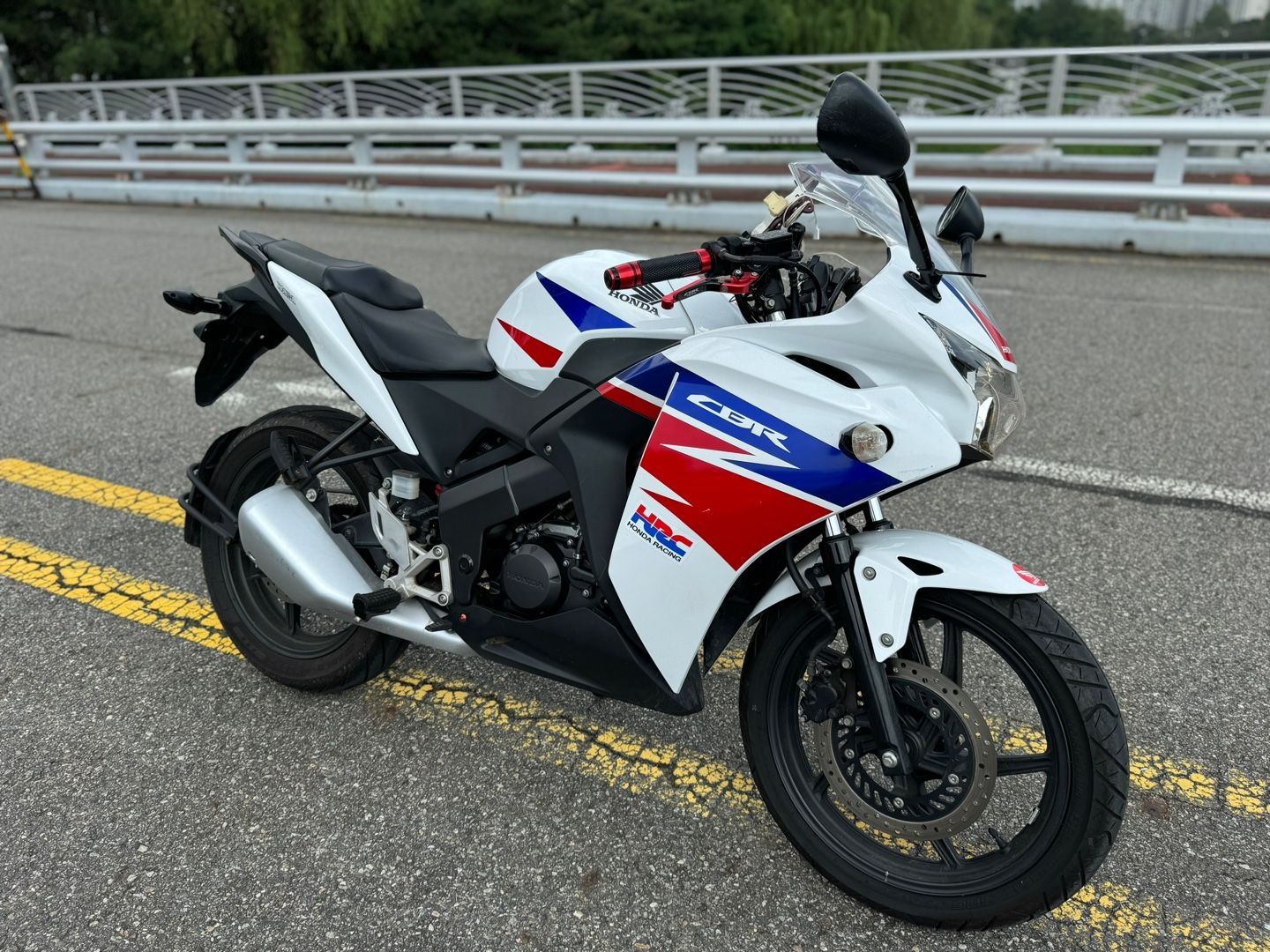 혼다 CBR 125 R thumb 2