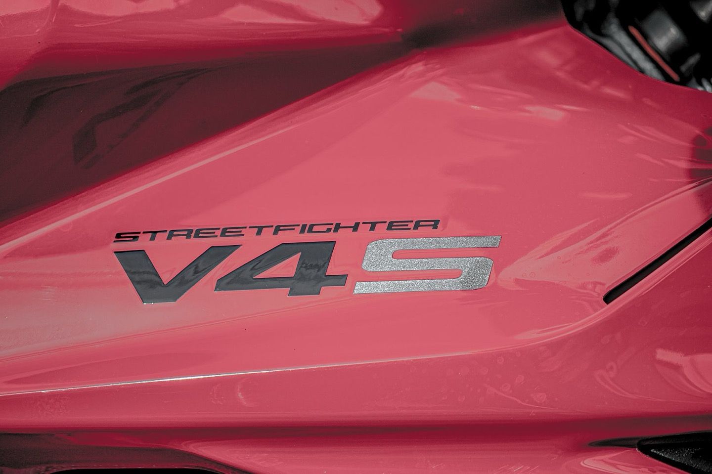 두카티 스트리트파이터 V4 S 2024 레드 사진 6