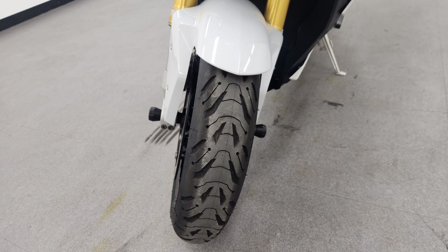 BMW S 1000 R 2018 화이트 사진 1