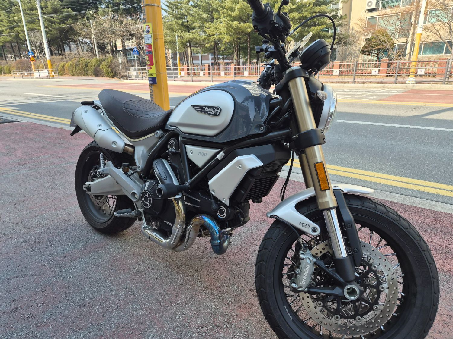 두카티 스크램블러 1100 스페셜 2019 실버 사진 1