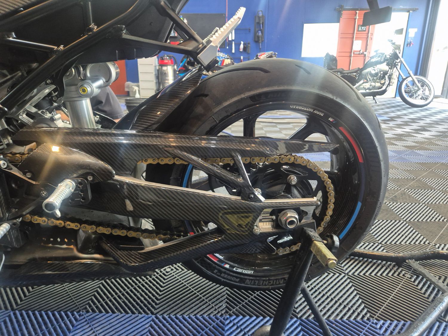 BMW M 1000 RR 2024 블랙 사진 4