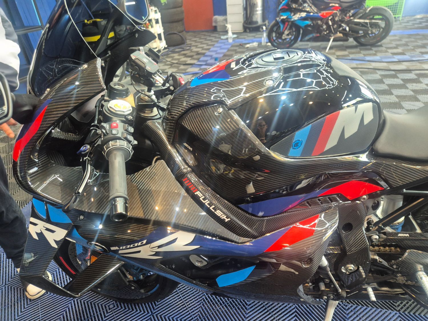 BMW M 1000 RR 2024 블랙 사진 5