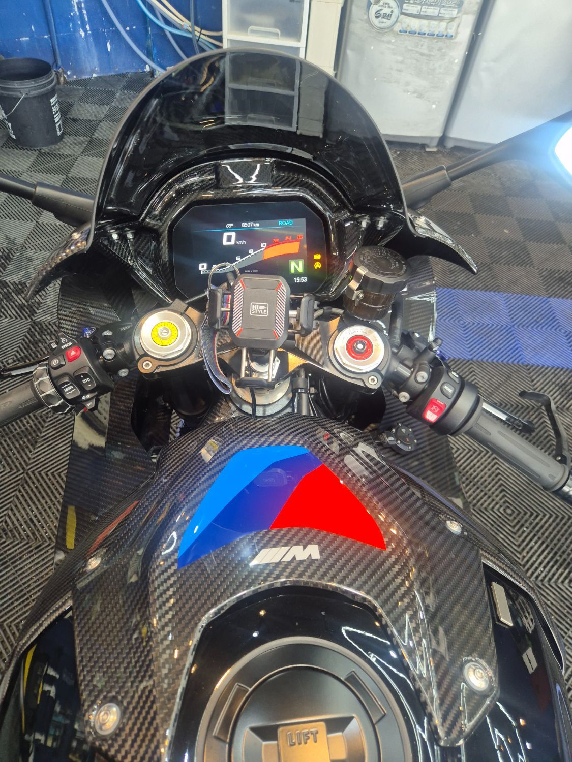 BMW M 1000 RR 2024 블랙 사진 8