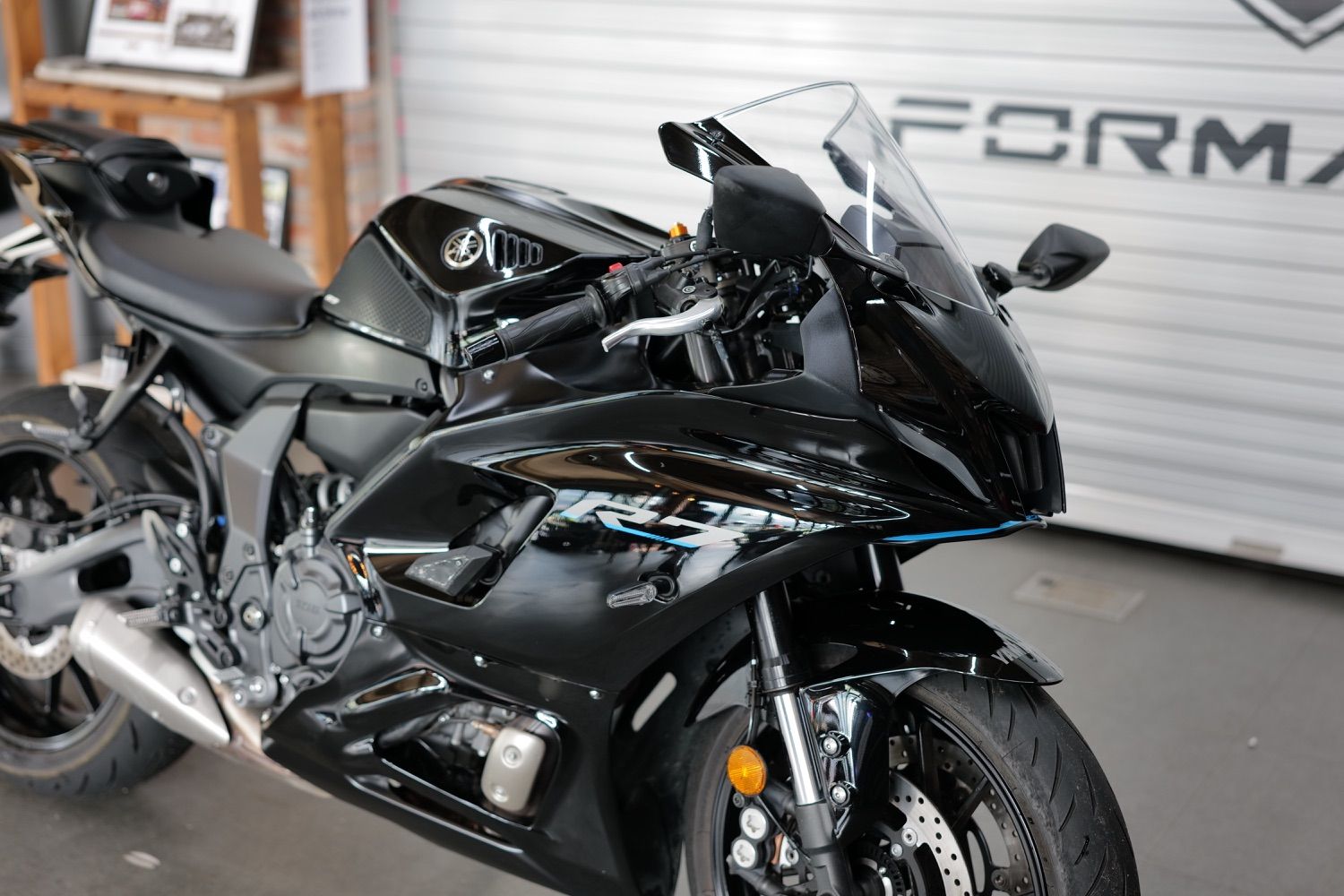 야마하 YZF R7 2023 블랙 사진 2