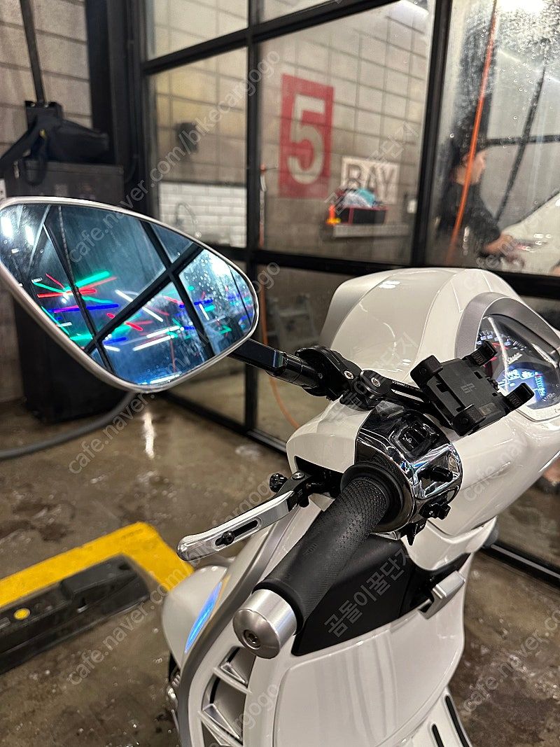 베스파 GTS 125 슈퍼스포츠 thumb 2