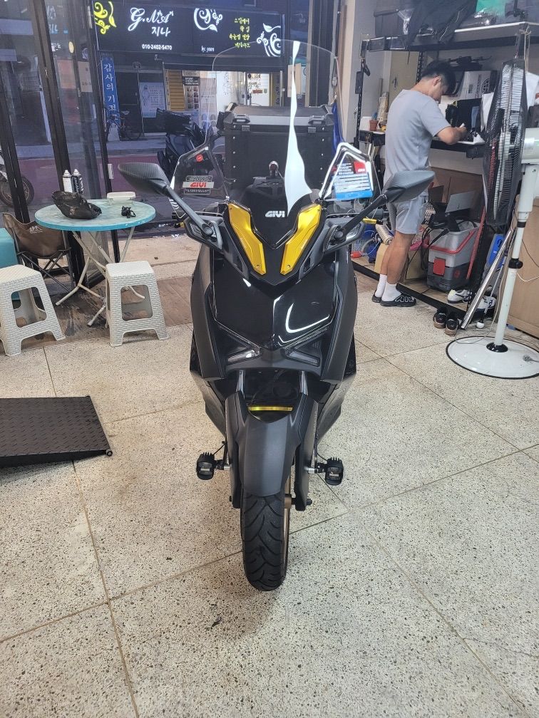 야마하 XMAX 300 ABS thumb 2