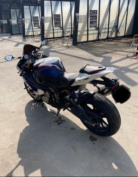 BMW S 1000 RR more
