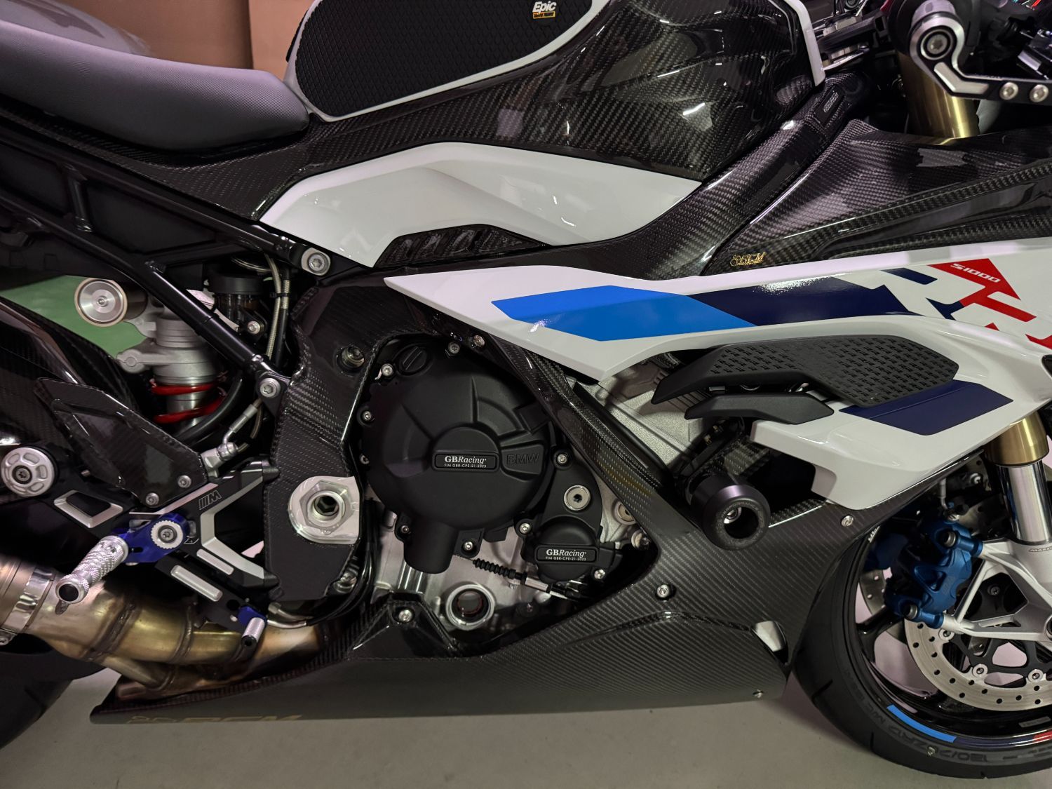 BMW S 1000 RR 2023 화이트 사진 2