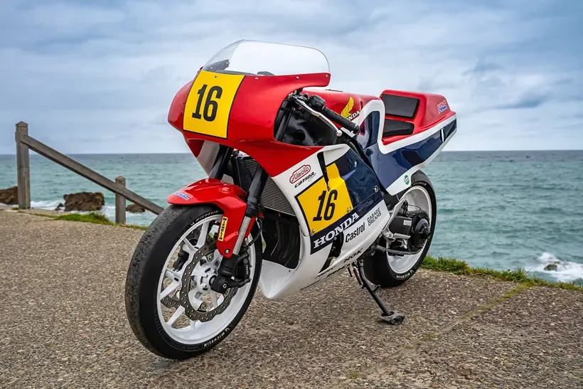 Stilmoto Honda CB750 Hornet RC30 custom
