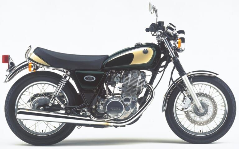 '01ヤマハSR400｜ベリーダークグリーンメタリック1｜【国産名車】ヤマハ(YAMAHA)SR400カラー大図鑑：個性派グリーン・イエロー+α系を年式ごとに紹介