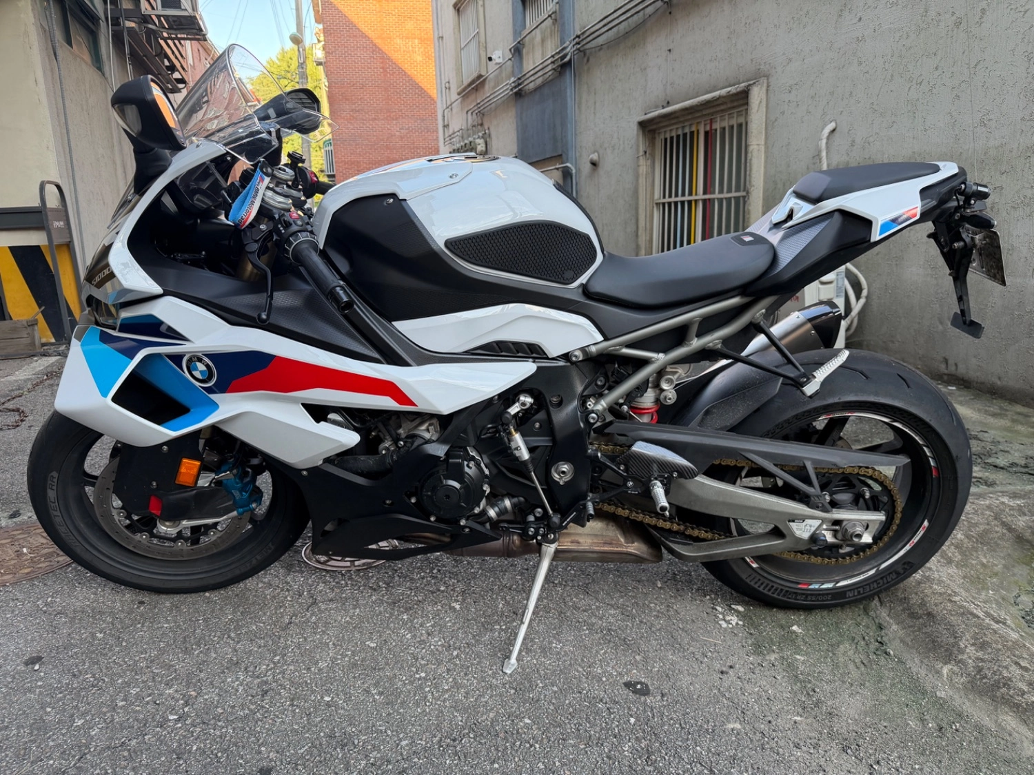 BMW S 1000 RR 2025 화이트 사진 2