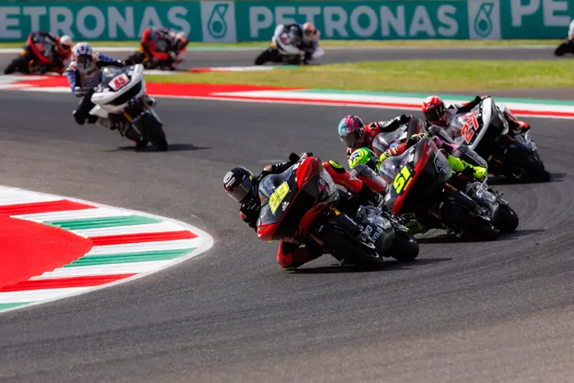 Harley Davidson Bagger racers on track