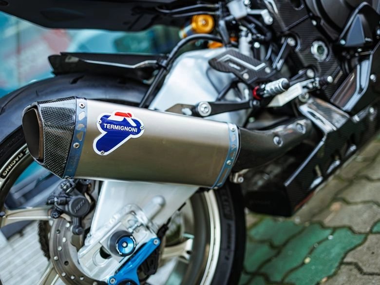 야마하 YZF R1 M 2024 블랙 사진 7