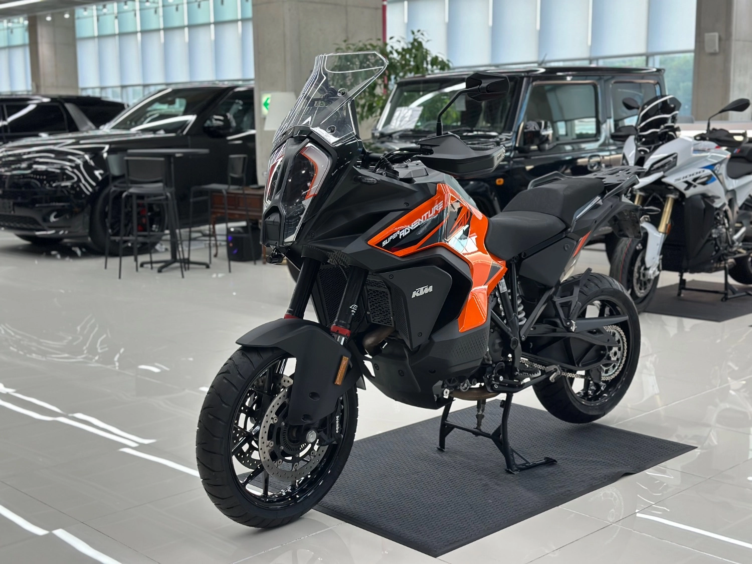 KTM 1290 슈퍼 어드벤처 S 2022 블랙 사진 2