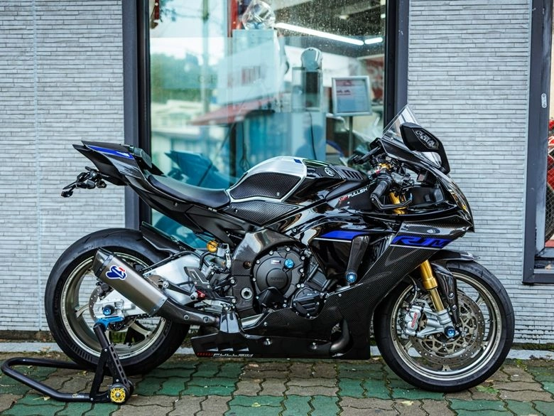 야마하 YZF R1 M 2024 블랙 사진 1