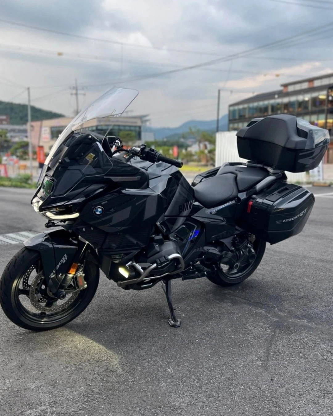 BMW R 1300 RT 2025 블랙 사진 2
