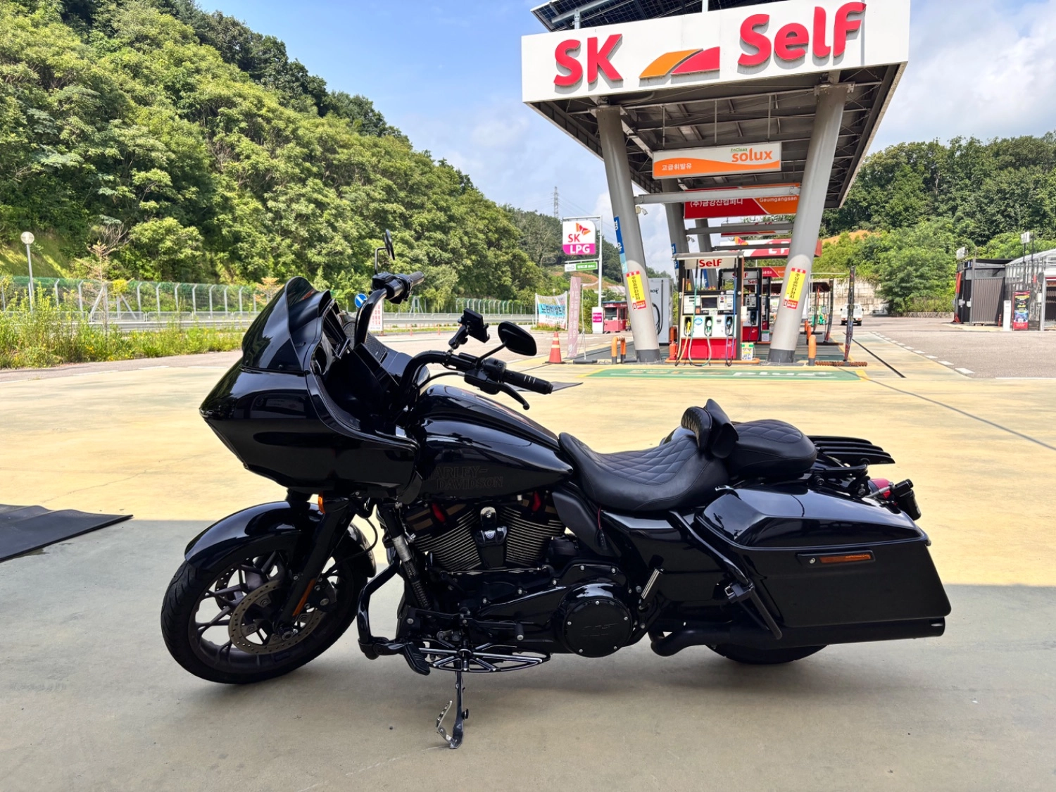 할리데이비슨 로드 글라이드 ST 2022 블랙 사진 1