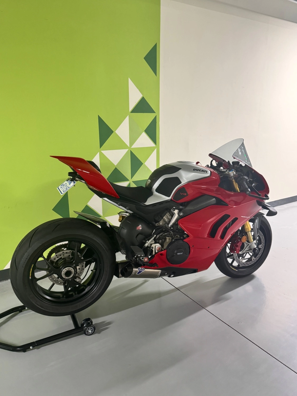 두카티 파니갈레 V4 S 2021 레드 사진 3