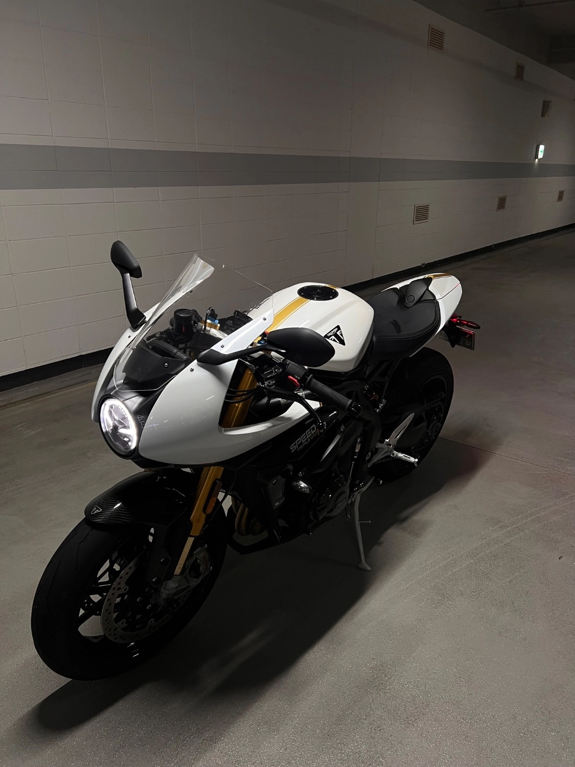 트라이엄프 스피드 트리플 1200 RR 2023 화이트 사진 1