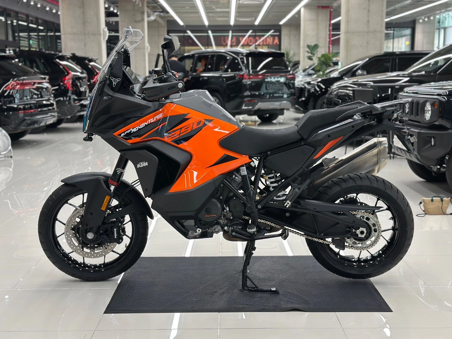 KTM 1290 슈퍼 어드벤처 S 2022 블랙 사진 4