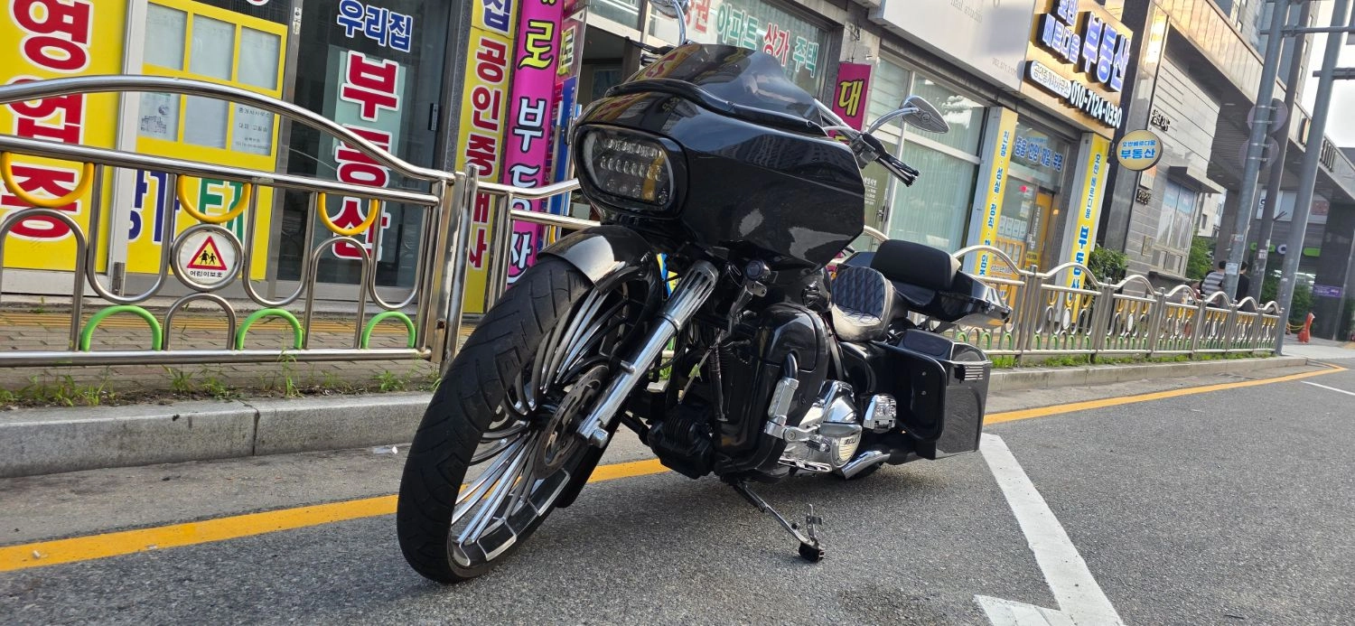 할리데이비슨 로드 글라이드 2013 블랙