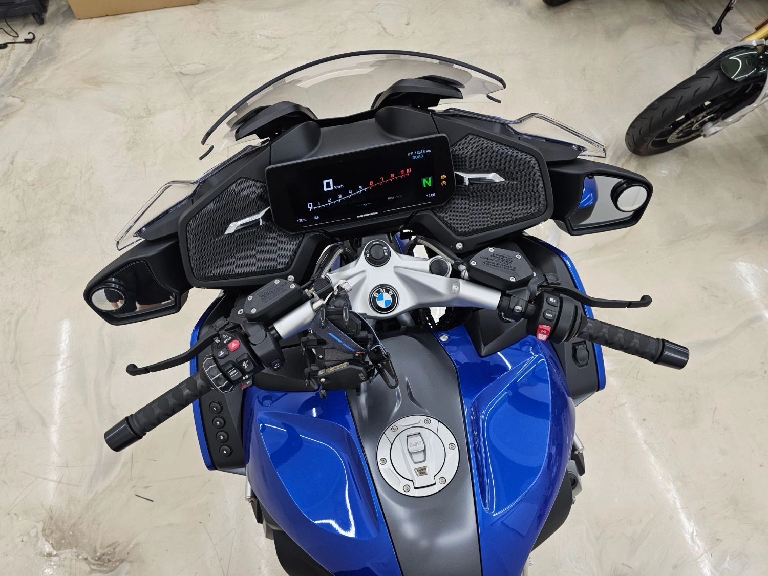 BMW R 1250 RT 2023 블루 사진 3