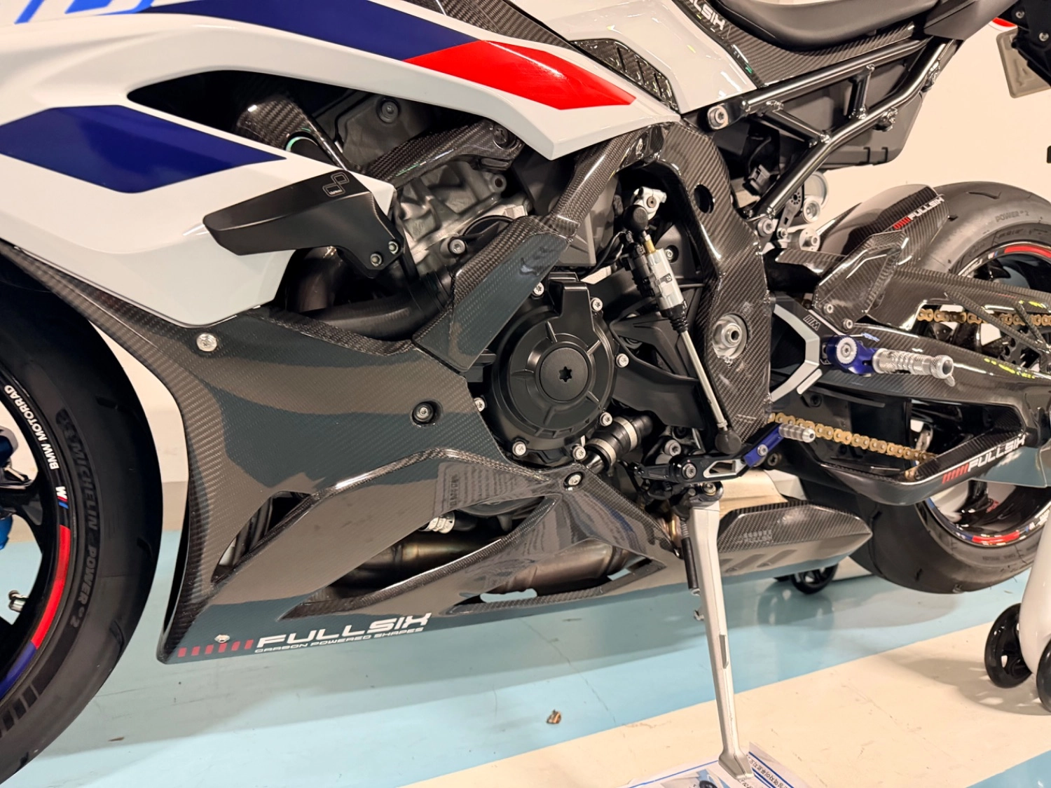 BMW S 1000 RR 2024 블랙 사진 4