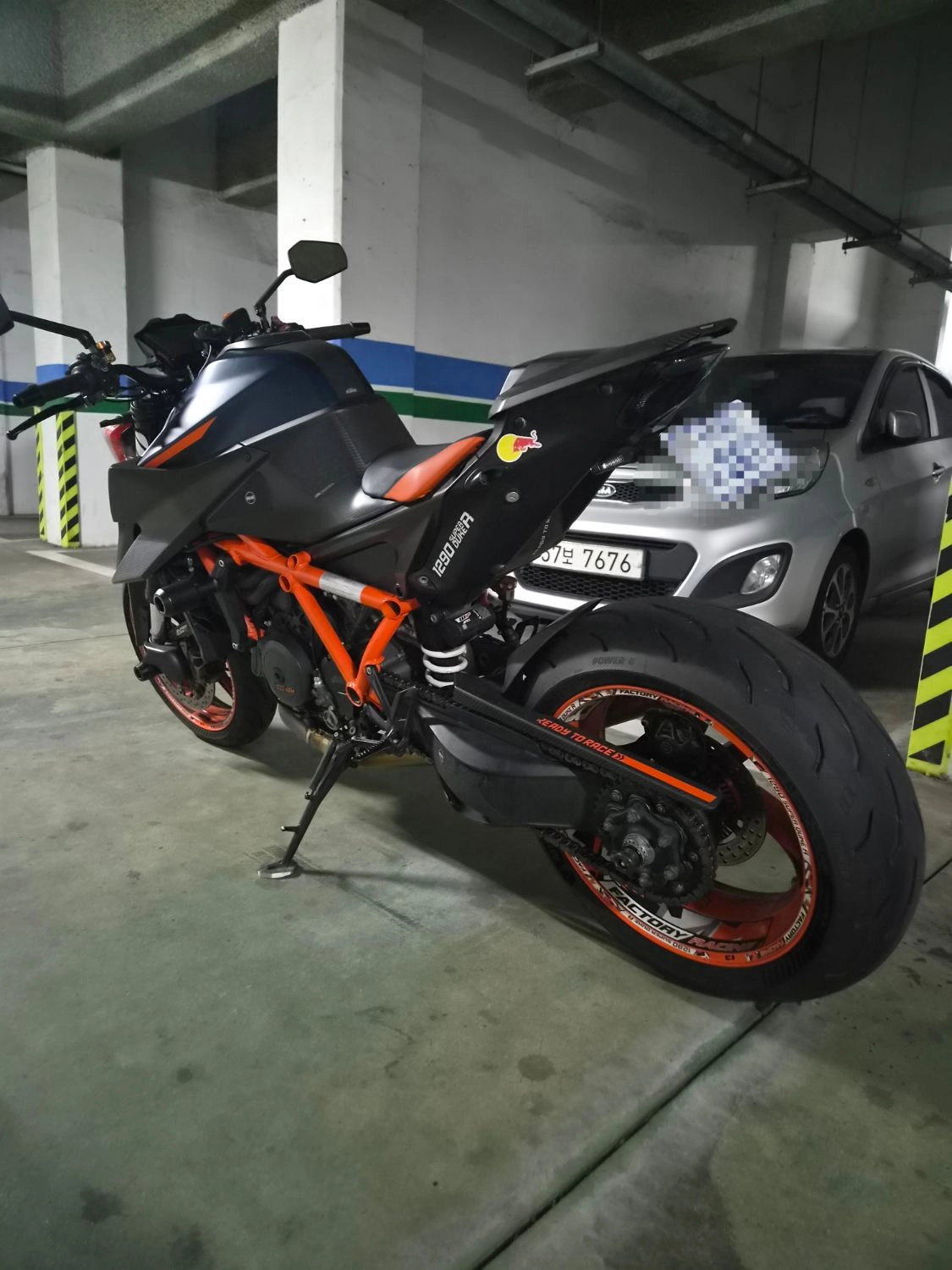 KTM 1290 슈퍼듀크 R 2022 블랙 사진 4