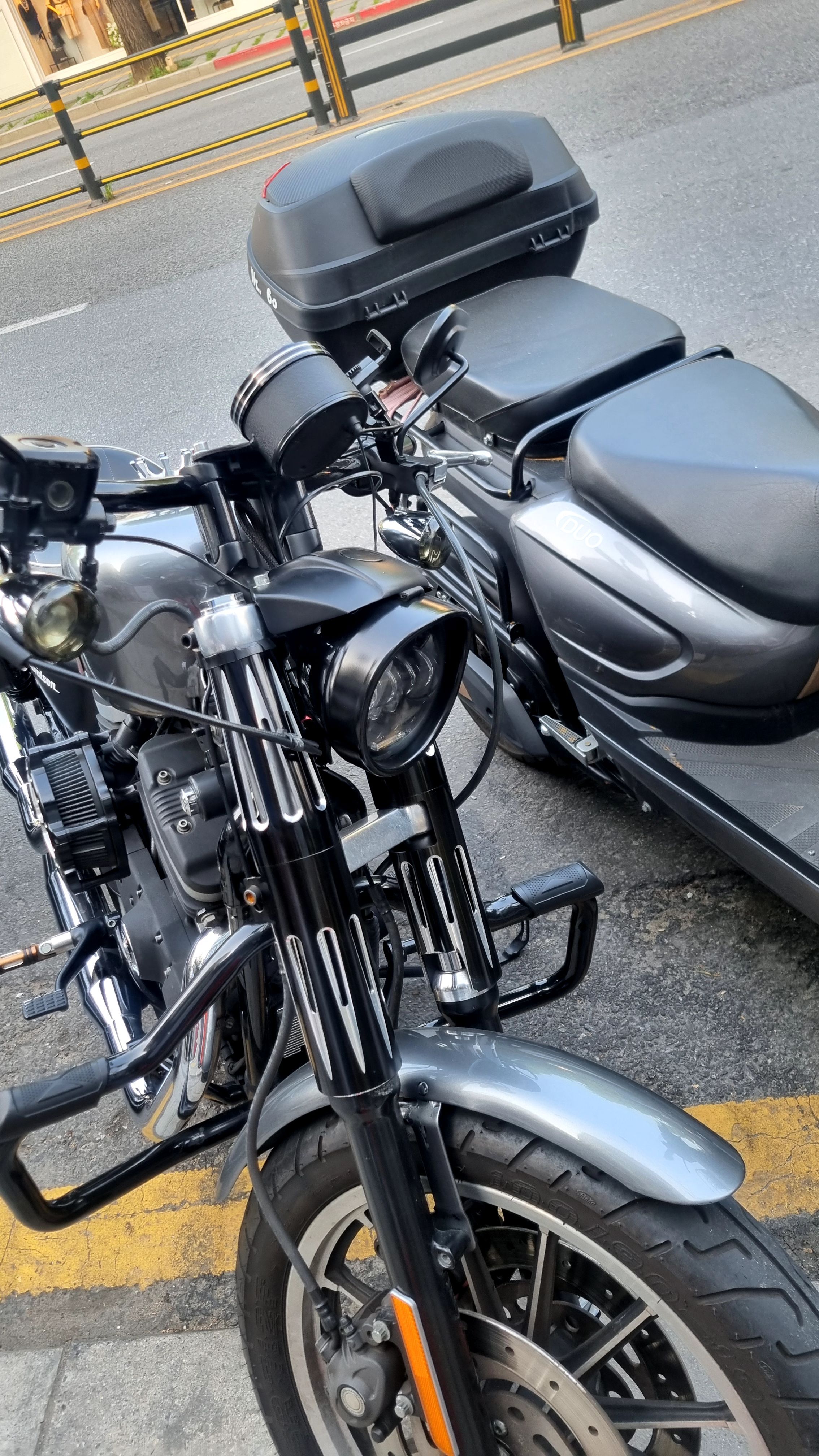 할리데이비슨 아이언 883 more